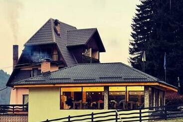 Жильё для туристов Pine Trees Valley