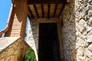 דירות לתיירים Scappo In Umbria,casale Vallenera