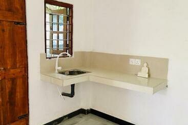 Жильё для туристов Sujeewa Holiday Resort Mihinthale