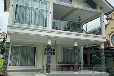 شقق خاصة سياحية Villa Dalia Puncak Na6 18