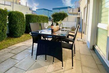 شقق خاصة سياحية 3 Zimmer Apartment In S Bahn Nähe, 76 Qm, Max 5 Pers, 30qm Dachterasse, Garage, Internet 1000 Mbit