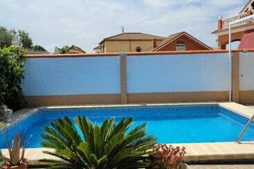 ツーリストアパートメント Casa Cerca De Sevilla Con Piscina