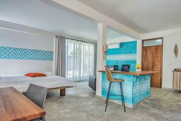 ツーリストアパートメント Contemporary Private Studio With Pool And Kitchen