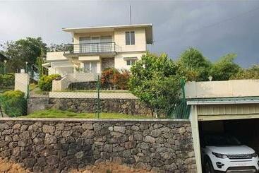 דירות לתיירים Sharon Holidays