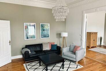 관광객 아파트 Stylische Altbauwohnung In Hafennähe