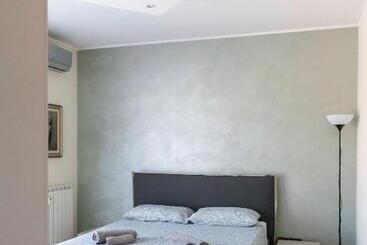 관광객 아파트 Blue Lake Arona   Cozy Apartment In City Center