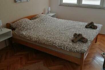 דירות לתיירים Cezar