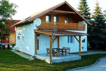 شقق خاصة سياحية Levendula Apartman