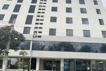 관광객 아파트 Lujoso Depto. En ”torre Nur”