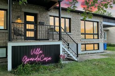 شقق خاصة سياحية Villa Luxueuse Avec Vue Sur Le Fleuve Villa Grandecasa