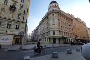 تختخواب و صبحانه Pension Lerner