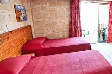 هتل Alborada Apart