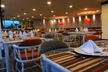 هتل Hunza Y Centro De Convenciones