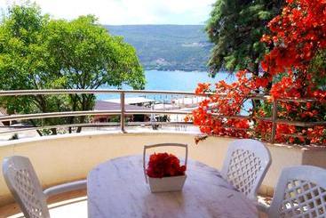 هتل Apartments Villa Kukoljac