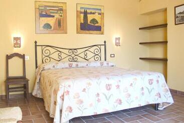 בית מלון כפרי La Pulledraia Del Podere Montegrappa