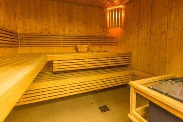 هتل Mellieha Holiday Centre