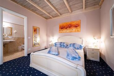 منتجع Borgo Dei Poeti Romantik Wellness & Spa