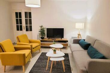 דירות לתיירים Casteljaloux Appartement 2 Chambres Balcon Parking Résidence Calme