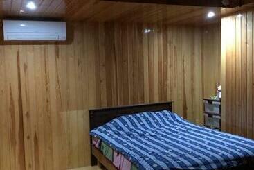 ツーリストアパートメント Familyhomeuzungöl