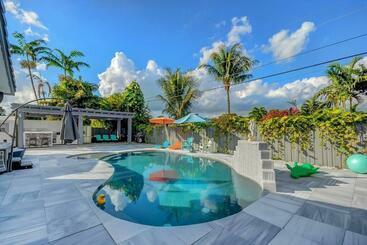 شقق خاصة سياحية Miami House With Hot Pool Spa & Pool Table L48