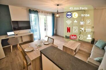 Жильё для туристов Disponible   Appartement Entier Neuf   8mn à Pied Rer C Paris, Parking Rue Gratuit, En Face Hôpital