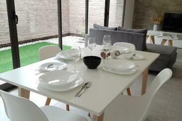 ツーリストアパートメント Bodega De Coria D  Urbesur