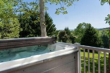 ツーリストアパートメント Hot Tub And Mountain Views Just 15 Min To Downtown Asheville!