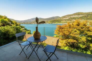 Жильё для туристов La Palma 1 By Quokka 360   Modern Panoramic Lake View Flat
