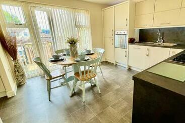 ツーリストアパートメント Luxurious Beach House With Spectacular Sea Views