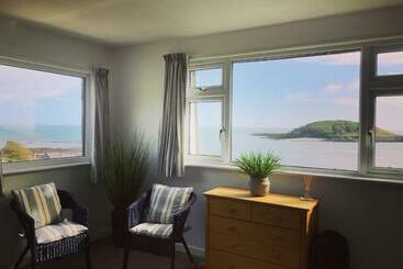 דירות לתיירים Sea Spirit   Sweeping Sea Views First Floor Spacious Modern Apartment In Looe  With Free Parking!