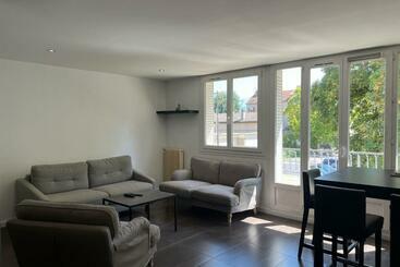 ツーリストアパートメント The Republican Soft Touch #dp