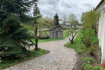 ツーリストアパートメント Villa Mit Pool Und Grillplatz In Regensburg