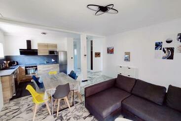 דירות לתיירים La Villa Castel   Haut De Villa   Parkings  3 Chambres   8 Couchages   Jardin   Barbecue