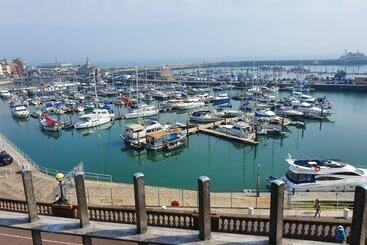 شقق خاصة سياحية Marina Place