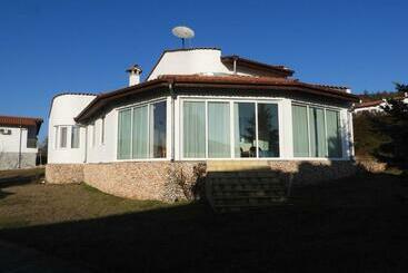 游客公寓 приятна къща за почивка караколев 2