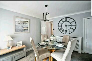 דירות לתיירים Caister Cottage, Beach 1 Minute Walk Away