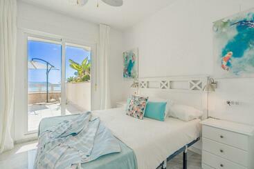 Жильё для туристов Coral Paradise Apartment With Swimming Pool