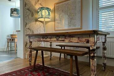 Жильё для туристов Dene Cottage