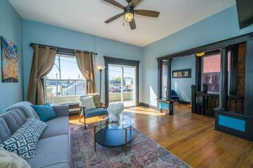 游客公寓 Foodies Retreat Downtown And A View