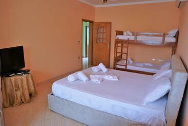 דירות לתיירים Rei S Apartment Permet