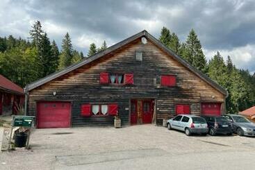 ツーリストアパートメント Chalet 8 10 Personnes Sur La Station Des Rousses