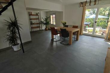 شقق خاصة سياحية Nancy   Maison Chaleureuse