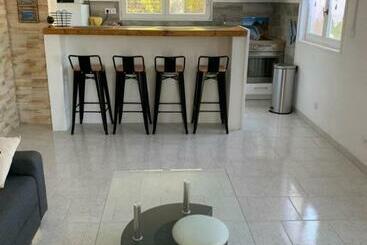 شقق خاصة سياحية Rez De Villa Avec Place De Parking Et Vue Mer