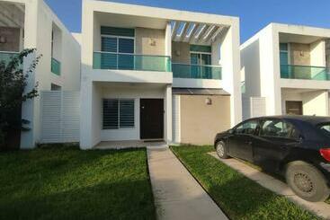 דירות לתיירים Casa Familiar, Gran Santa Fe