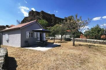 관광객 아파트 Maison Rénovée Avec Grand Jardin à Polignac   Fr 1 582 351