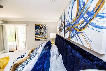 Жильё для туристов Newly Listed! 20 Percent Off! Golf And Tennis Community   Lavish Living