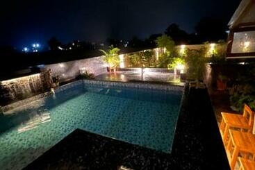 Жильё для туристов Param Country Home With Pool