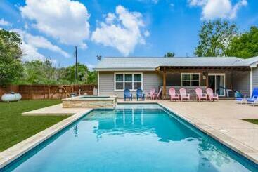관광객 아파트 Private Pool & Hot Tub! Charming Hill Country Home Minutes To Wineries/shops!