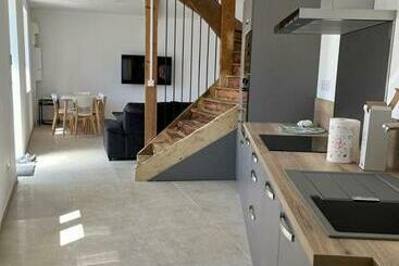 דירות לתיירים Superbe Maison De Ville, Rénovée à 15 Min De Lyon