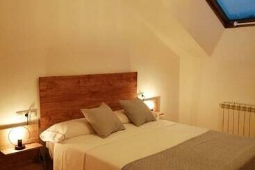 ツーリストアパートメント ático O Rial